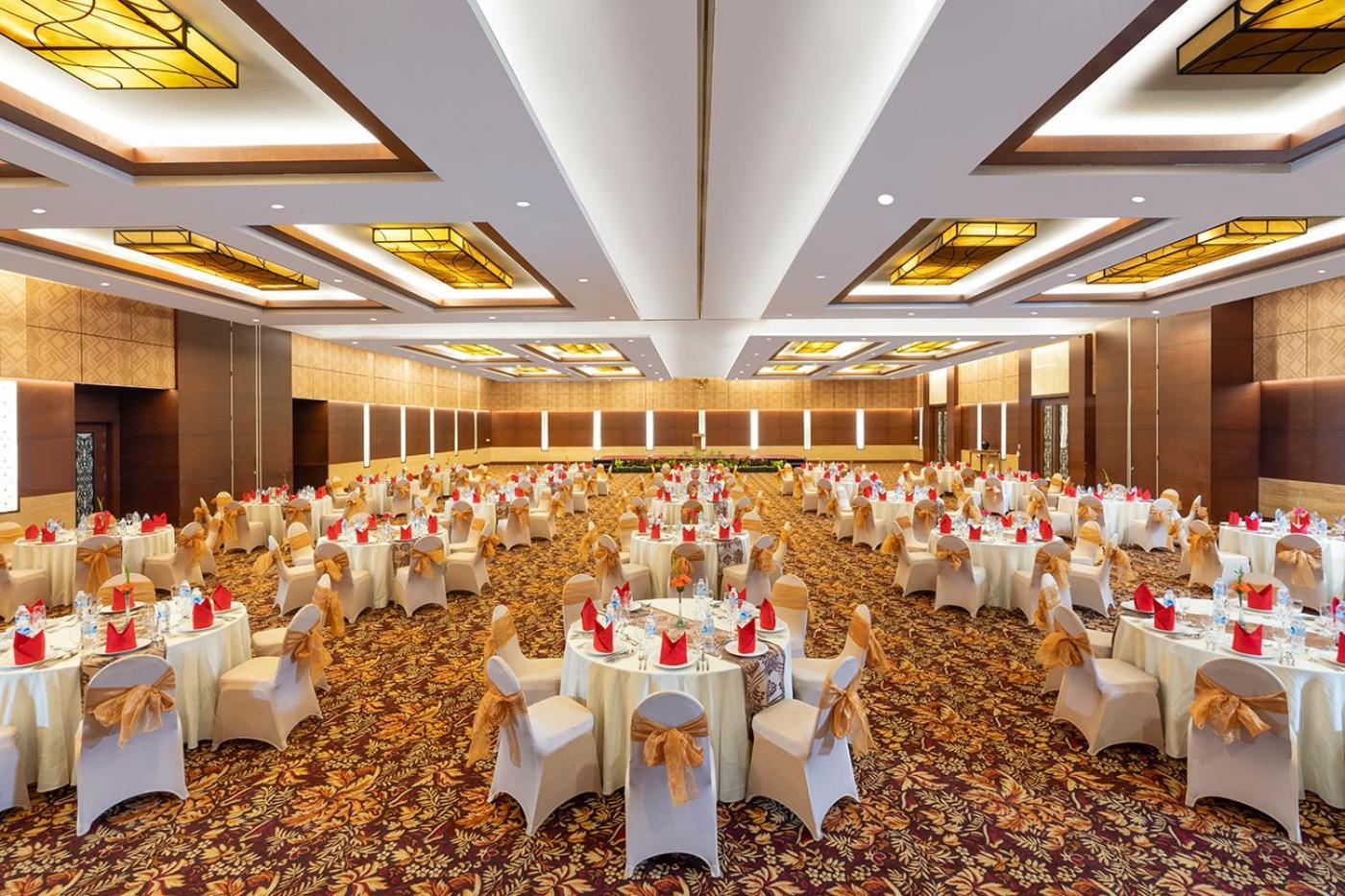 Swiss-Belhotel Danum Palangkaraya Exterior photo