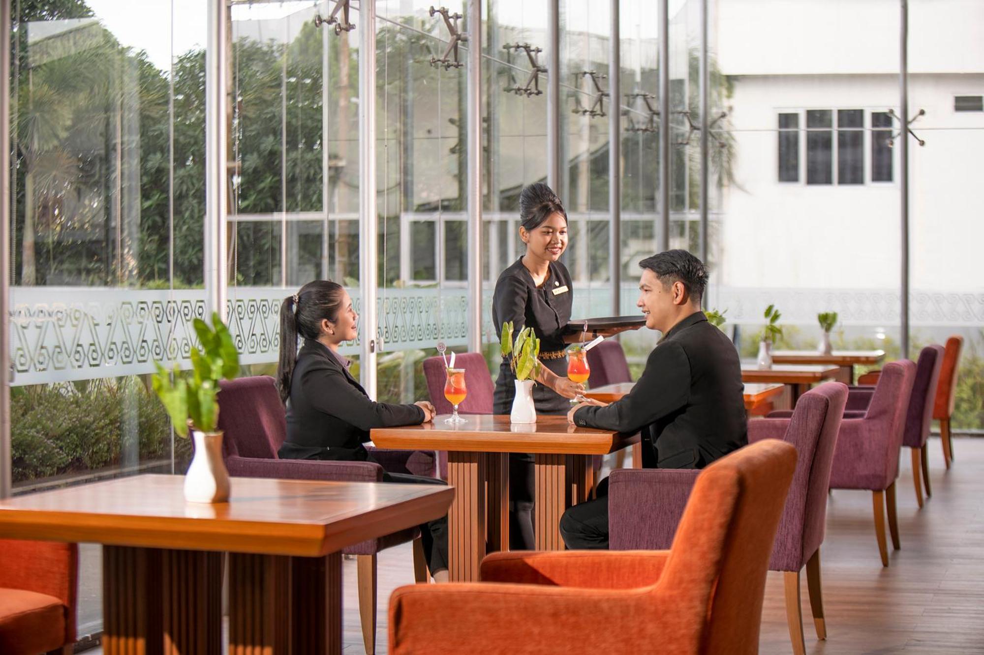 Swiss-Belhotel Danum Palangkaraya Exterior photo