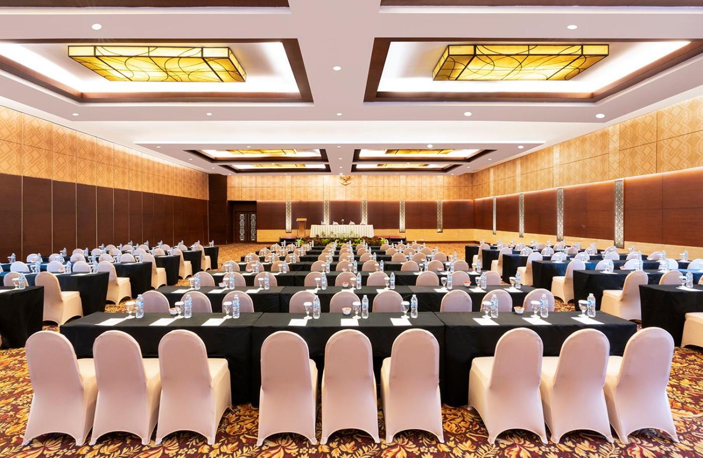 Swiss-Belhotel Danum Palangkaraya Exterior photo