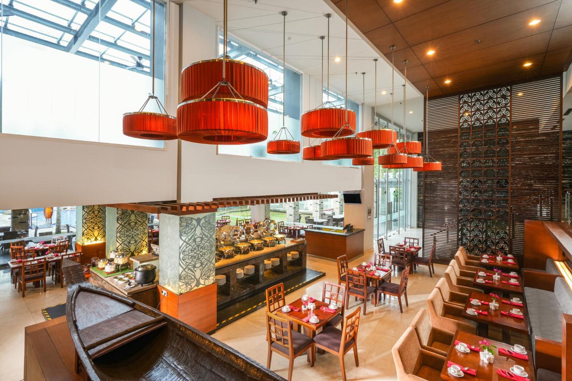 Swiss-Belhotel Danum Palangkaraya Exterior photo